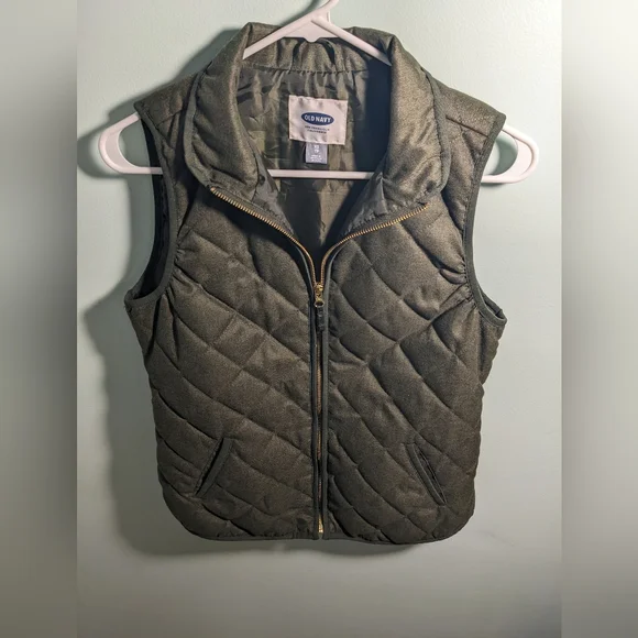 Old Navy Quilted Vest - Picture 5 of 7